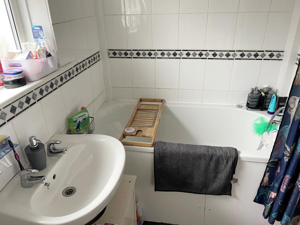 Lot: 65 - DETACHED BUNGALOW IN NEED OF UPDATING - View of Bathroom and WC